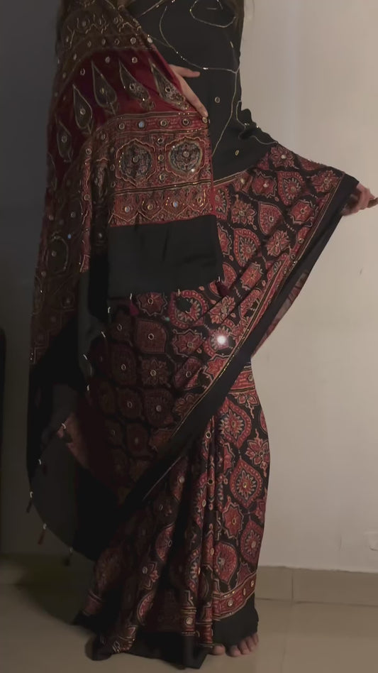 Tara "Sheesha" Saree [Dispatch Begins:15th Jan 2026]