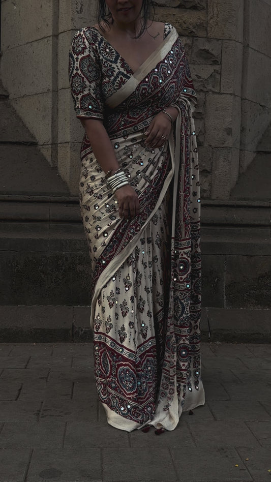 “Niharika” cream sheesha sareee with unstitched blouse piece [Dispatch date : 25th June, 2026]